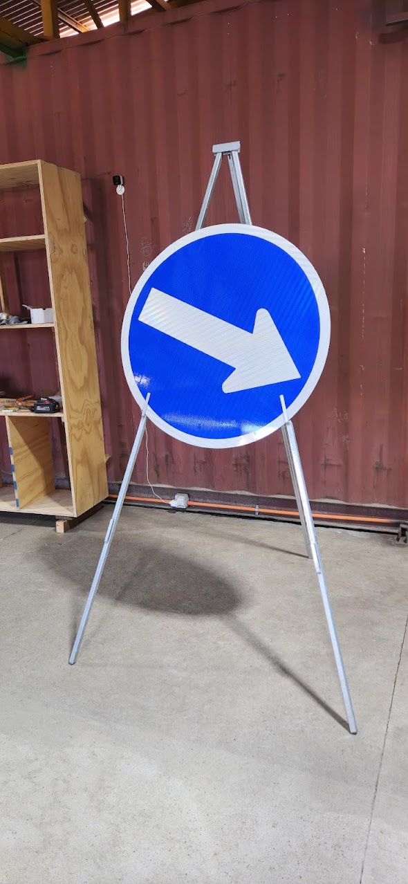 Señal de desvío con caballete