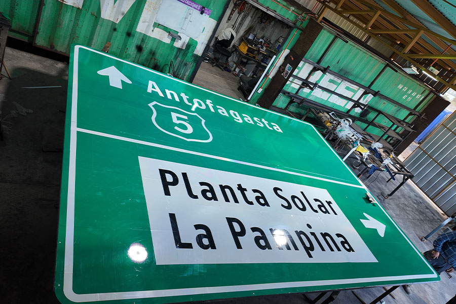 Cartel vial mayor Planta Solar en fabricación